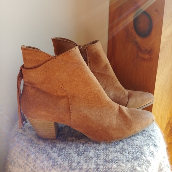 Qupid Shoes - 💎💛Host Pick!💛 QUPID Tan Suade Booties Size 7.5